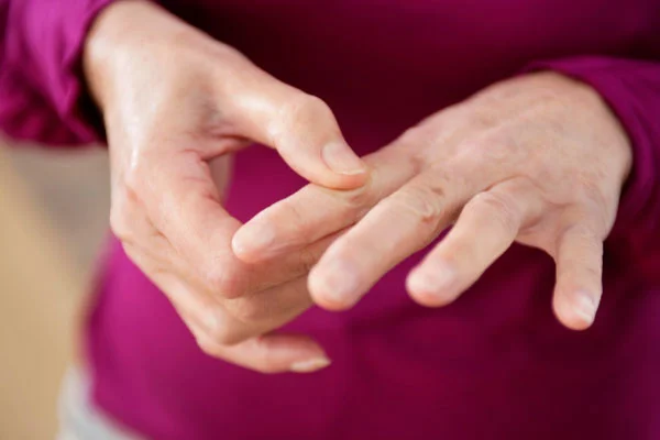 علت درد انگشتان دست